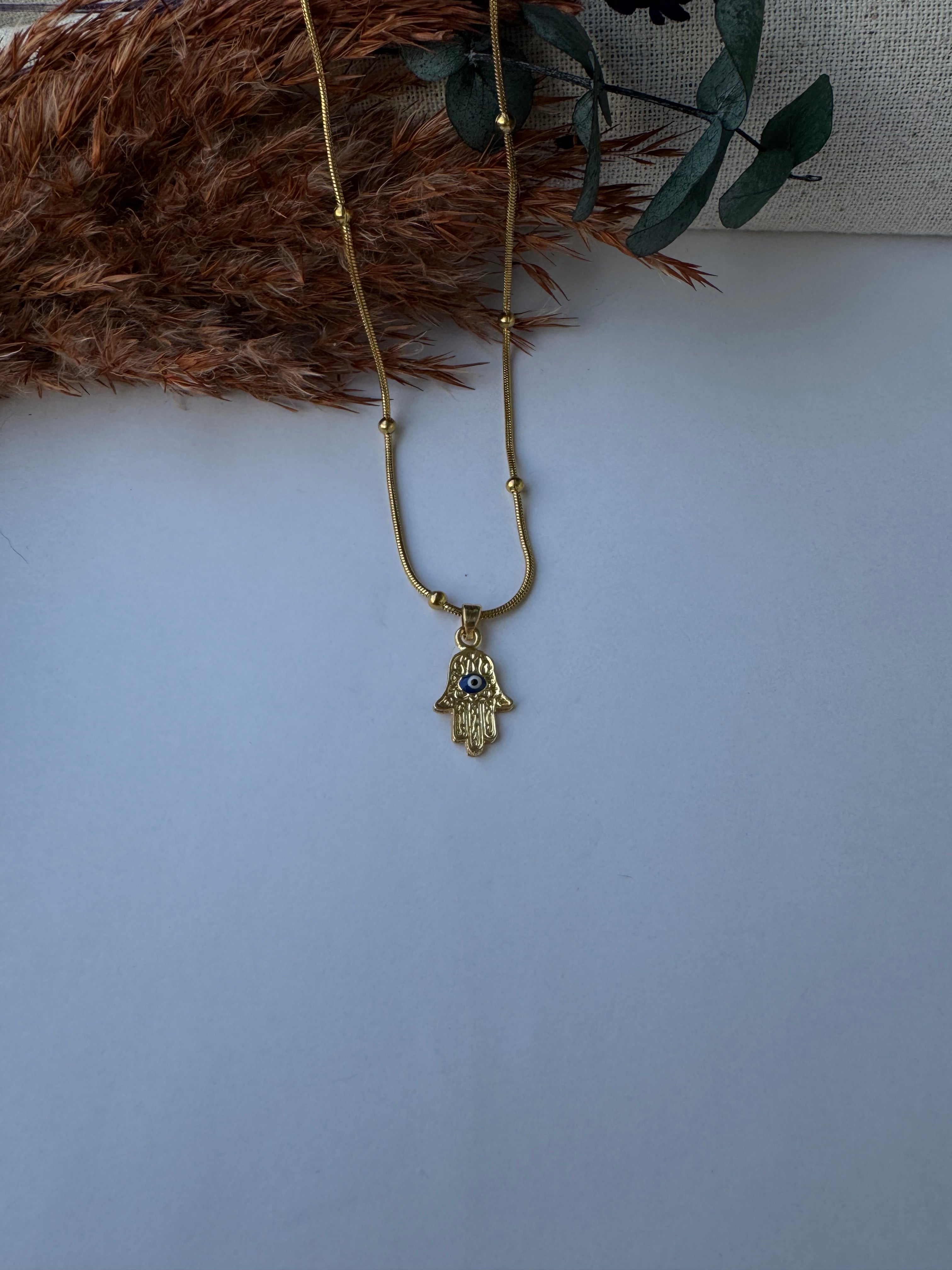 Fatma Ana Eli Çelik Kolye