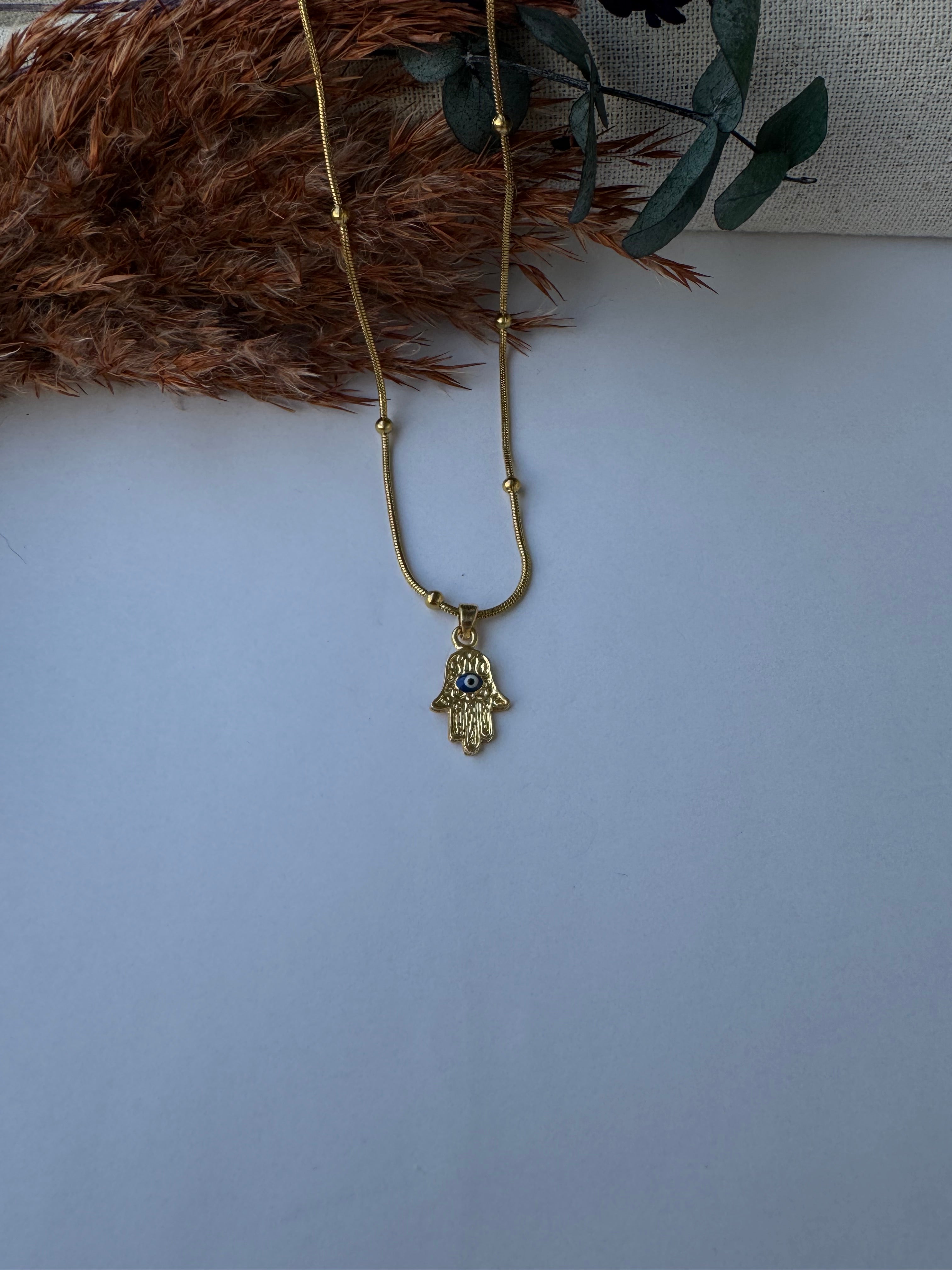 Fatma Ana Eli Çelik Kolye