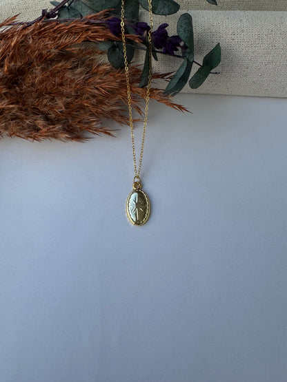 Oval Kutup Yıldızı Kolye