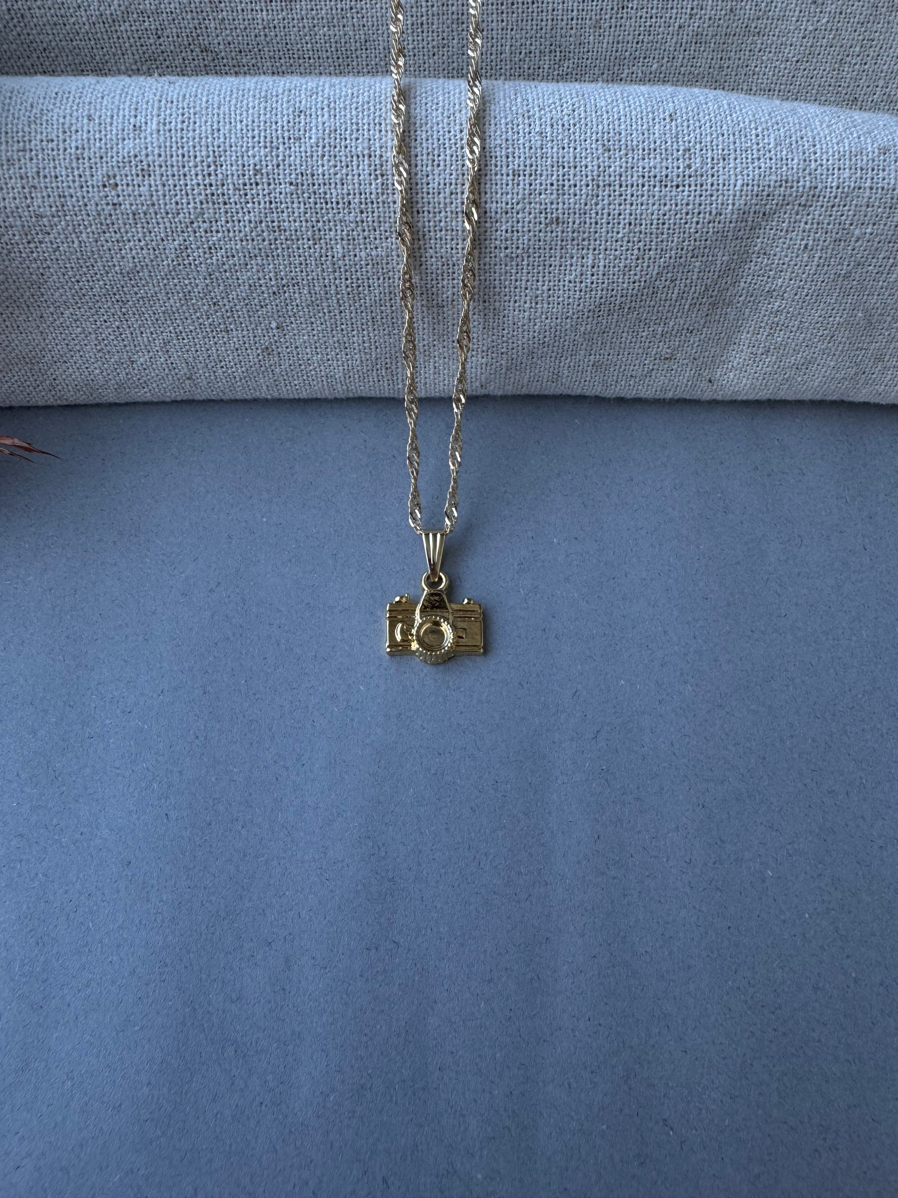 Fotoğraf Makinesi Kolye