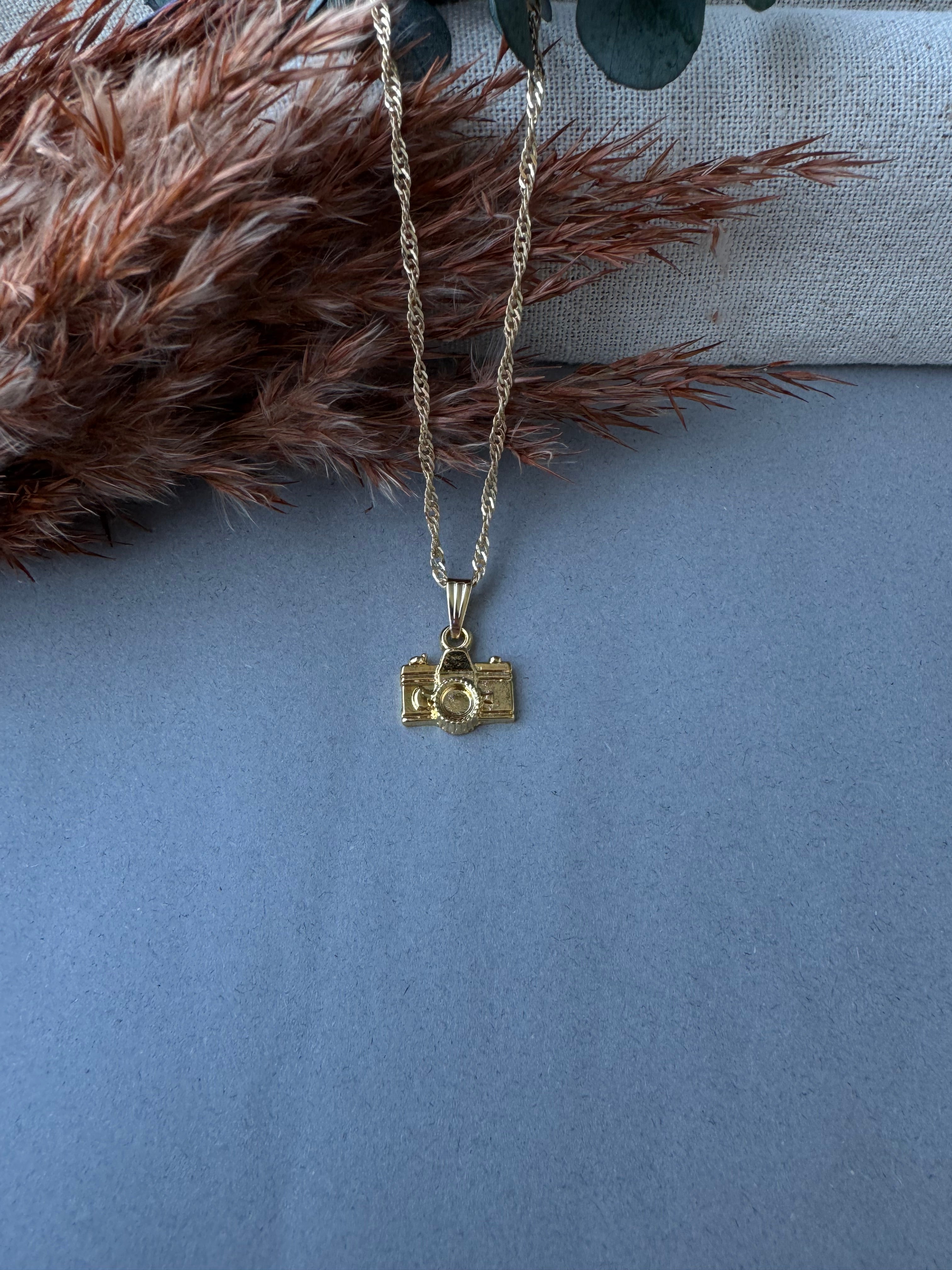 Fotoğraf Makinesi Kolye