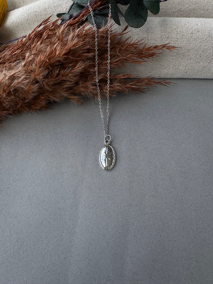 Oval Kutup Yıldızı Çelik Kolye