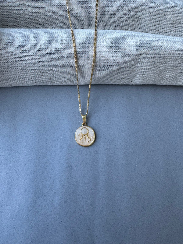 Gold Figür Kolye