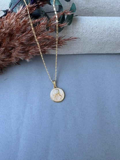 Gold Figür Kolye